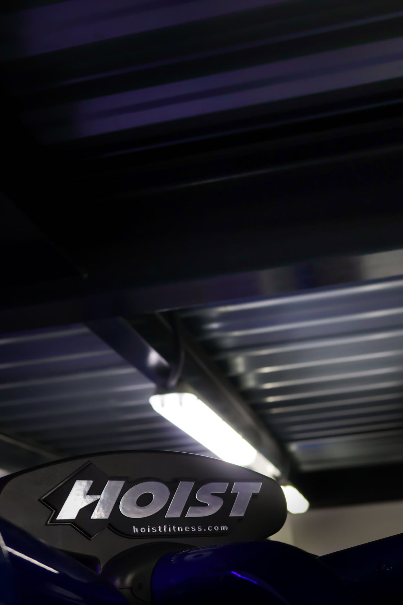 Detail loga Hoist pod stropom
